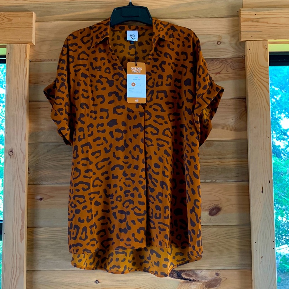 NWT CAbi. REPLAY TOP #4345 SIZE MEDIUM in Skin Print